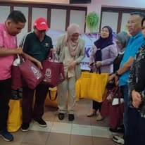 Penyampaian Bantuan Banjir kepada Penggiat Media